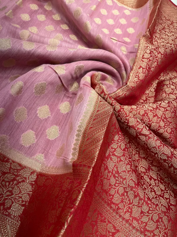 Humairah_Pure_Handloom_Baby_Pink_Munga_Silk_Floral_Gold_Zari_Booti_with_Contrast_Pink_Floral_Jaal_Pallu_Skirt_Dual_Shade_Zari_Border_with_Pink_Blouse