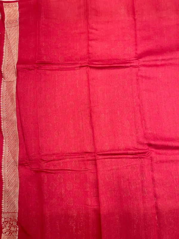 Humairah_Pure_Handloom_Baby_Pink_Munga_Silk_Floral_Gold_Zari_Booti_with_Contrast_Pink_Floral_Jaal_Pallu_Skirt_Dual_Shade_Zari_Border_with_Pink_Blouse