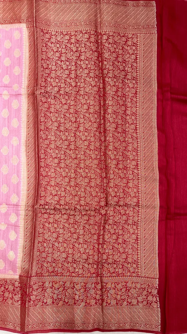 Humairah_Pure_Handloom_Baby_Pink_Munga_Silk_Floral_Gold_Zari_Booti_with_Contrast_Pink_Floral_Jaal_Pallu_Skirt_Dual_Shade_Zari_Border_with_Pink_Blouse