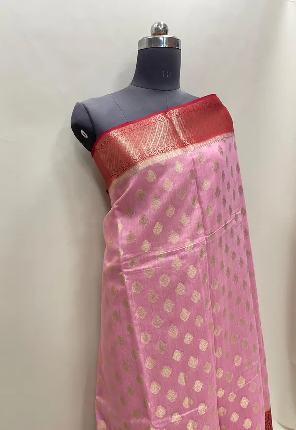 Humairah_Pure_Handloom_Baby_Pink_Munga_Silk_Floral_Gold_Zari_Booti_with_Contrast_Pink_Floral_Jaal_Pallu_Skirt_Dual_Shade_Zari_Border_with_Pink_Blouse