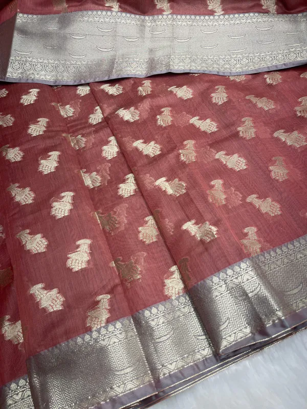 Rust_Red_Cotton_Floral_Water_Zari_Booti_Banarasi_Saree_JVC_10