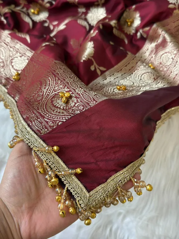 Dusty_Rose_Silk_Zari_Booti_With_Ghungroo_And_Lace_Work_Banarasi_Suit_220PNJ_SG1