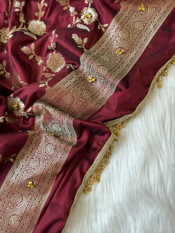 Dusty_Rose_Silk_Zari_Booti_With_Ghungroo_And_Lace_Work_Banarasi_Suit_220PNJ_SG1