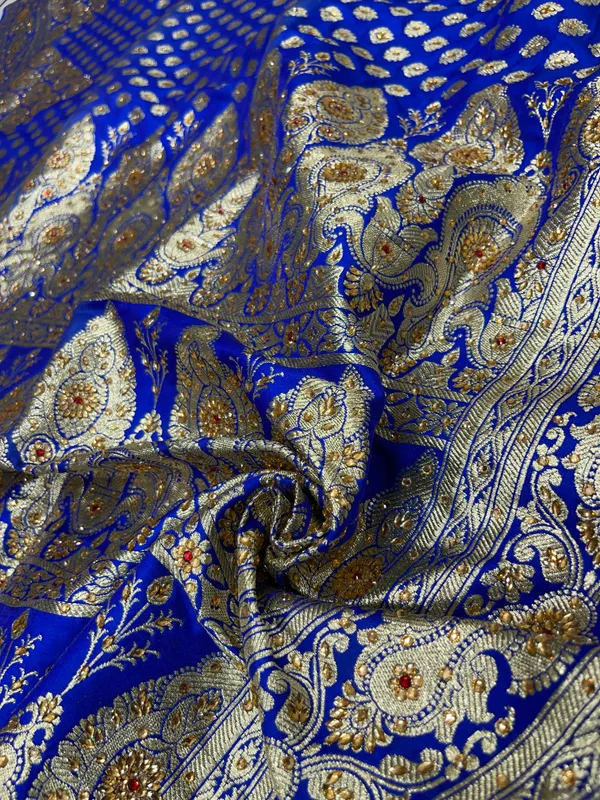 Humairah_Presents_Blue_Satin_Silk_Floral_Zari_Booti_Low_Stone_Work_Skirt_Zari_Border_with_Banarasi_Pallu_and_Blue_Blouse