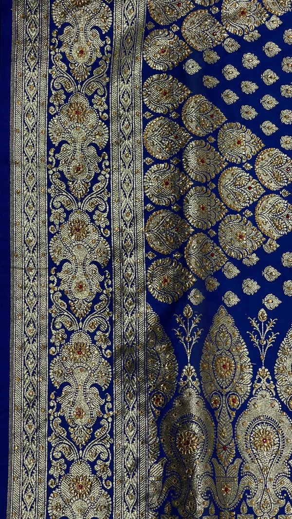 Humairah_Presents_Blue_Satin_Silk_Floral_Zari_Booti_Low_Stone_Work_Skirt_Zari_Border_with_Banarasi_Pallu_and_Blue_Blouse