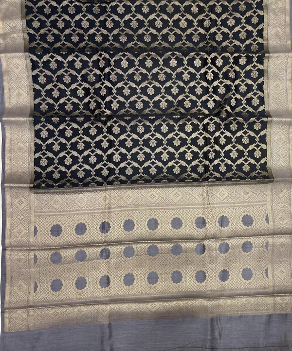 Humairah_Pure_Handloom_Black_Munga_Silk_Floral_Copper_Zari_Jaal_with_Contrast_Grey_Polka_Dot_Pallu_Skirt_Dual_Shade_Mina_Zari_Border_with_Grey_Blouse