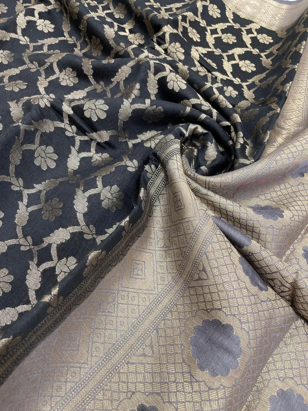 Humairah_Pure_Handloom_Black_Munga_Silk_Floral_Copper_Zari_Jaal_with_Contrast_Grey_Polka_Dot_Pallu_Skirt_Dual_Shade_Mina_Zari_Border_with_Grey_Blouse