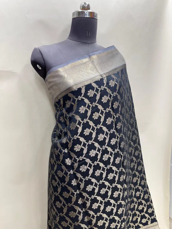 Humairah_Pure_Handloom_Black_Munga_Silk_Floral_Copper_Zari_Jaal_with_Contrast_Grey_Polka_Dot_Pallu_Skirt_Dual_Shade_Mina_Zari_Border_with_Grey_Blouse