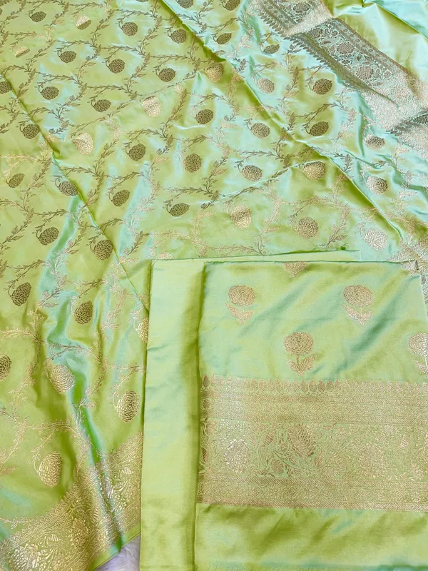 Green_Mashru_Silk_Floral_Zari_Booti_with_Zari_Jaal_Dupatta_Handloom_Banarasi_3_pcs_Suit_Set_3000AJ_MSR14
