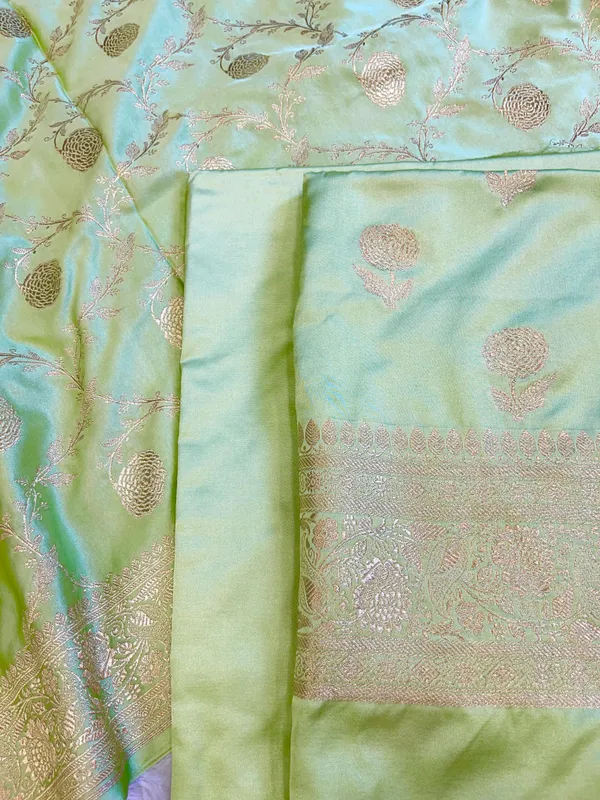 Green_Mashru_Silk_Floral_Zari_Booti_with_Zari_Jaal_Dupatta_Handloom_Banarasi_3_pcs_Suit_Set_3000AJ_MSR14