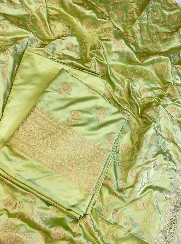 Green_Mashru_Silk_Floral_Zari_Booti_with_Zari_Jaal_Dupatta_Handloom_Banarasi_3_pcs_Suit_Set_3000AJ_MSR14