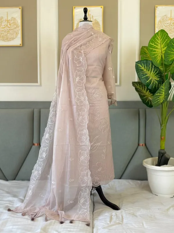 Light_Mauve_Mal_Chanderi_Floral_Embroidered_Banarasi_Suit_With_Embroidered_Dupatta_180Pnj_Mce1