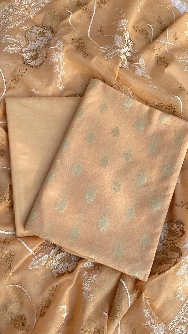 Pure_Mercerized_Cream_Floral_Booti_Banarasi_Suit_with_Heavy_Thread_work_Jaal_Dupatta_1250SKL_PME9