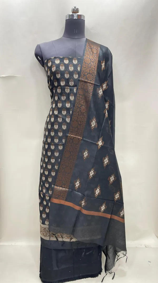 Humairah_Black_Cotton_Floral_Resham_Mina_Booti_3_pcs_Suit_set_with_Plain_Bottom_and_Resham_Zari_Mina_Floral_Boota_Black_Dupatta