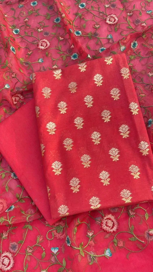 Strawberry_Pink_Pure_Mercerise_Silk_Silver_Gold_Zari_Booti_with_Organza_Embroidery_Dupatta_Suit_Set