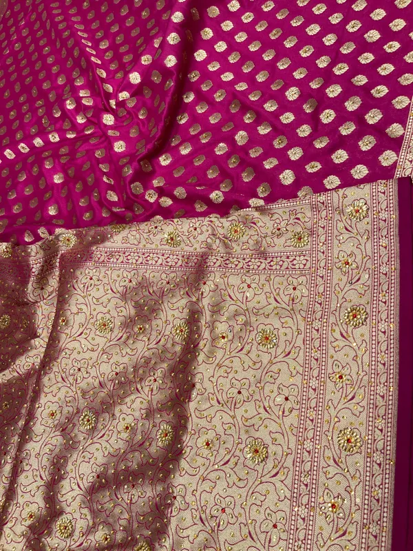 Humairah_Presents_Magenta_Satin_Silk_Floral_Zari_Booti_Heavy_Stone_Work_Banarasi_Saree_with_Lehariya_Pallu_and_Magenta_Blouse