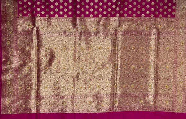 Humairah_Presents_Magenta_Satin_Silk_Floral_Zari_Booti_Heavy_Stone_Work_Banarasi_Saree_with_Lehariya_Pallu_and_Magenta_Blouse