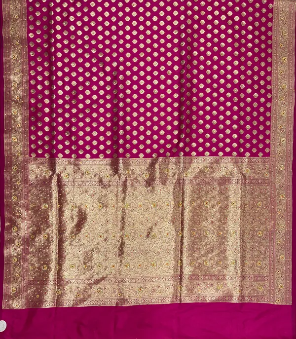 Humairah_Presents_Magenta_Satin_Silk_Floral_Zari_Booti_Heavy_Stone_Work_Banarasi_Saree_with_Lehariya_Pallu_and_Magenta_Blouse