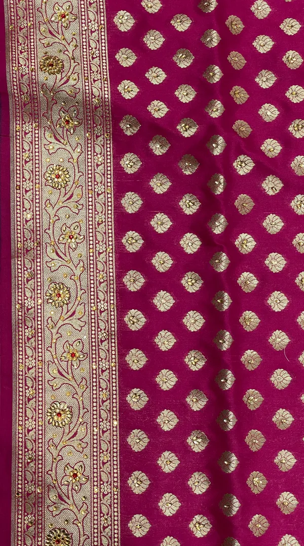 Humairah_Presents_Magenta_Satin_Silk_Floral_Zari_Booti_Heavy_Stone_Work_Banarasi_Saree_with_Lehariya_Pallu_and_Magenta_Blouse