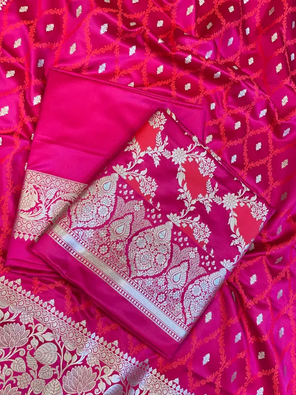Magenta_Mashru_Silk_Floral_Zari_Booti_with_Rangkaat_Dupatta_Banarasi_3_pcs_Suit_Set_26AJ_MSR8