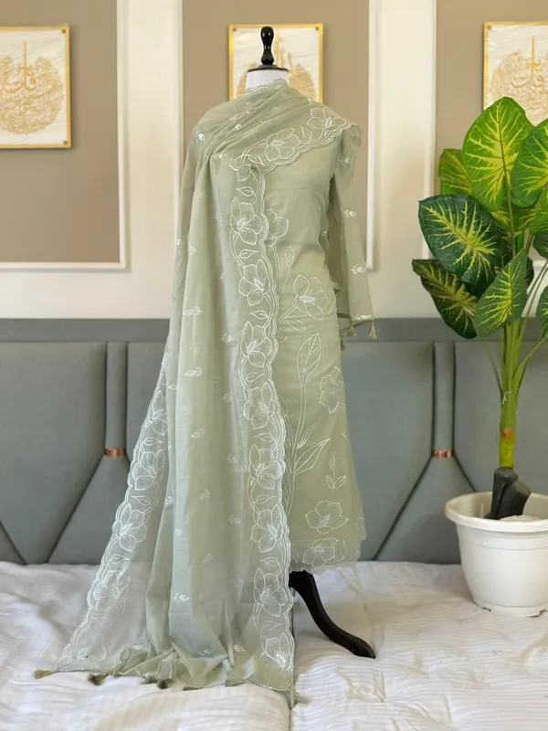 Green_Mal_Chanderi_Floral_Embroidered_Banarasi_Suit_With_Embroidered_Dupatta_180Pnj_Mce5