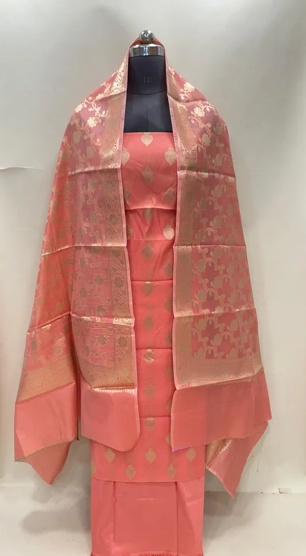 Humairah_Peach_Cotton_Floral_Zari_Booti_3_pcs_Suit_Set_with_Plain_Botton_and_Floral_Zari_Jaal_Peach_Dupatta