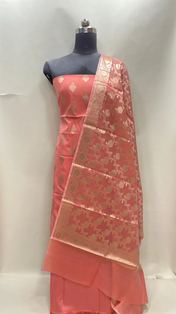 Humairah_Peach_Cotton_Floral_Zari_Booti_3_pcs_Suit_Set_with_Plain_Botton_and_Floral_Zari_Jaal_Peach_Dupatta