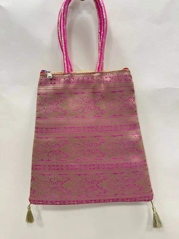 Pink_Banarasi_Trishaped_Hand_Bag_HBG_25