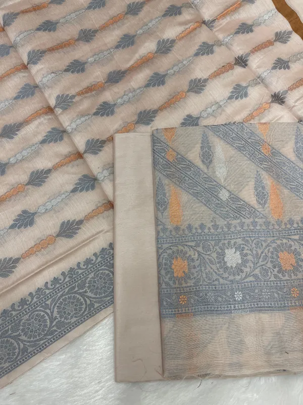 Humairah_Light_Mauve_Cotton_Diagonal_Resham_Stripe_Sona_Rupa_Booti_3_pcs_Suit_set_with_Plain_Bottom_and_Tilfi_Floral_Zari_Mina_Jaal_Light_Mauve_Dupatta