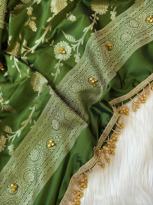 Aqua_Green_Silk_Zari_Booti_With_Ghungroo_And_Lace_Work_Banarasi_Suit_220PNJ_SG3