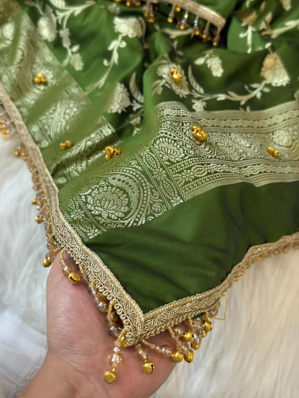 Aqua_Green_Silk_Zari_Booti_With_Ghungroo_And_Lace_Work_Banarasi_Suit_220PNJ_SG3