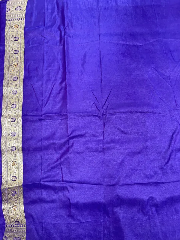 Humairah_Presents_Red_Katan_Silk_Zari_Booti_Heavy_Stone_Work_Banarasi_Saree_with_Contrast_Blue_Floral_Pallu_and_Blue_Blouse