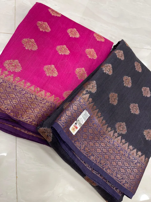 Humairah_Pure_Handloom_Black_Munga_Silk_Floral_Copper_Zari_Booti_with_Banarasi_Floral_Pallu_Zari_Border_and_Black_Blouse