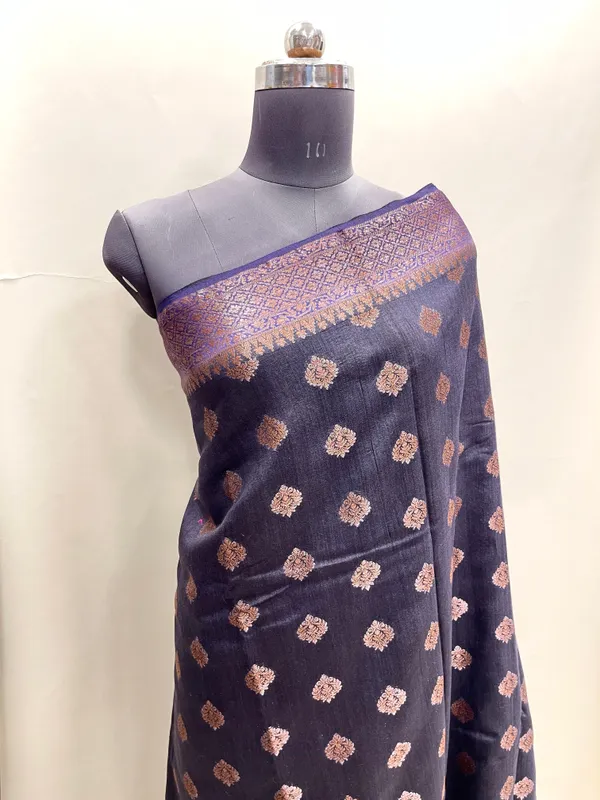 Humairah_Pure_Handloom_Black_Munga_Silk_Floral_Copper_Zari_Booti_with_Banarasi_Floral_Pallu_Zari_Border_and_Black_Blouse