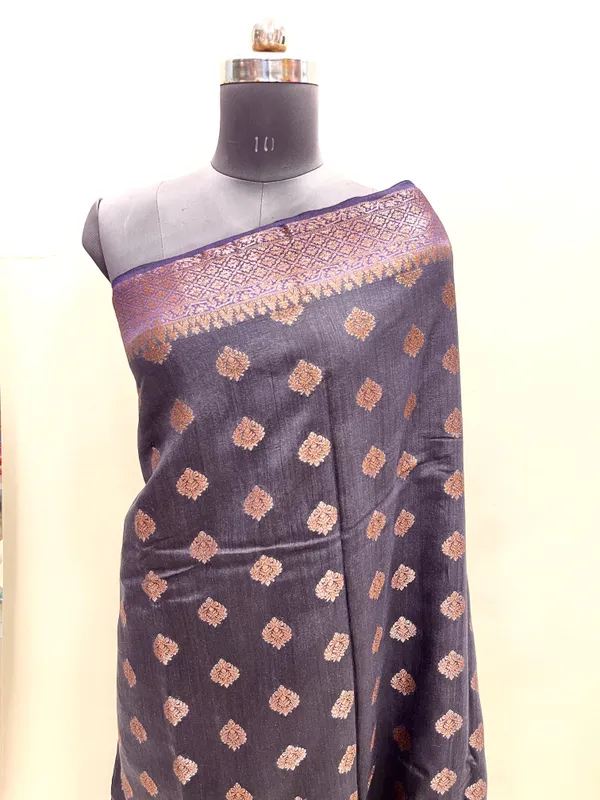Humairah_Pure_Handloom_Black_Munga_Silk_Floral_Copper_Zari_Booti_with_Banarasi_Floral_Pallu_Zari_Border_and_Black_Blouse