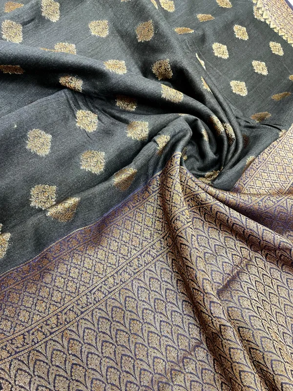 Humairah_Pure_Handloom_Black_Munga_Silk_Floral_Copper_Zari_Booti_with_Banarasi_Floral_Pallu_Zari_Border_and_Black_Blouse