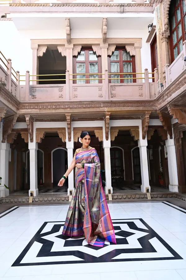 Grey_Kanchi_Silk_Banarasi_Sarees_For_Women_GEBE1