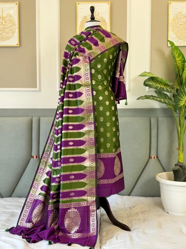 Green_Katan_Silk_Floral_Zari_Booti_Skirt_Daman_Banarasi_Suit_with_Fancy_Stripe_Dupatta_130PNJ_KS4