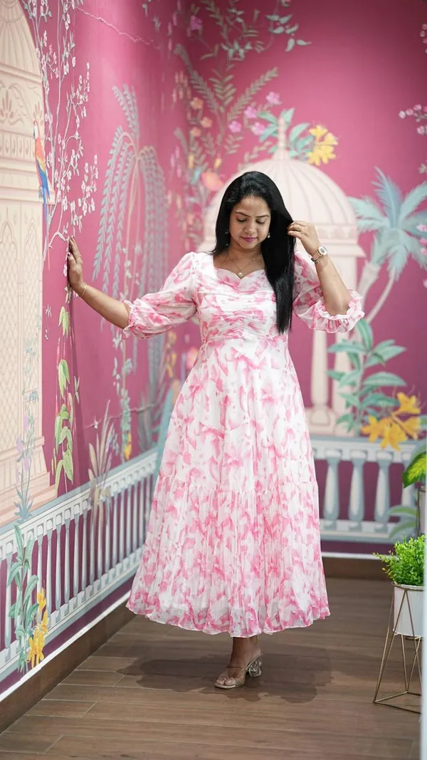 Pink_Floral_Print_Maxi_Dress_With_Puff_Sleeves