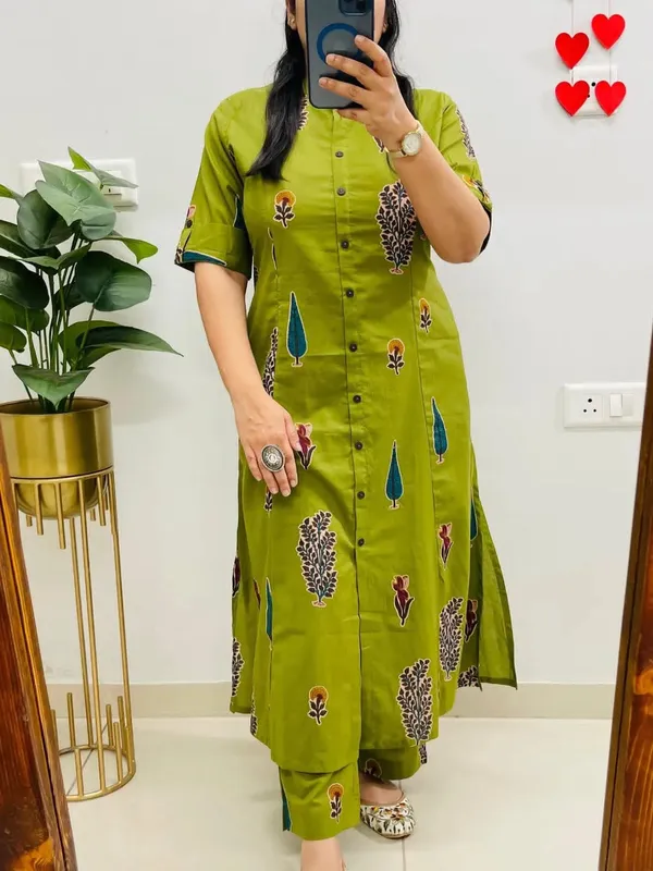 GREEN_Printed_Kurta_Palazzo_Set_Set_With_Floral_Motifs_And_Matching_Palazzo
