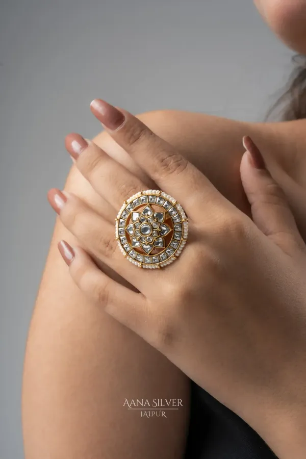Swarna_Traditional_Royal_Quartz_Kundan_Ring