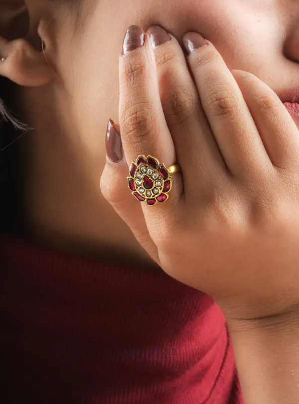 Swarna_Versatile_Ruby_Leaf_Kundan_Ring