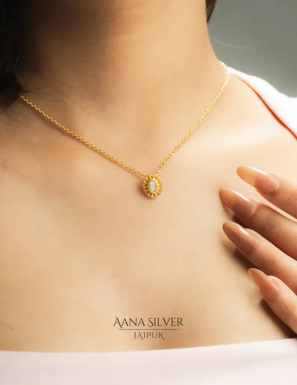 Swarna_Mother_Of_Pearls_Minimalist_Necklace_Set