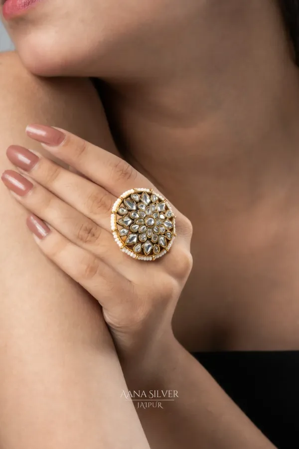 Swarna_Royal_Traditional_Quartz_Kundan_Ring