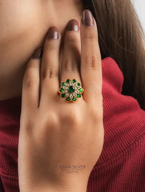 Swarna_Versatile_Flower_Kundan_Ring