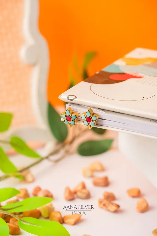 Swarna_Detailed_Flower_Kundan_Earrings