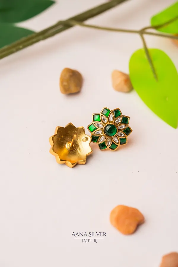 Swarna_Emerald_Flower_Kundan_Earrings