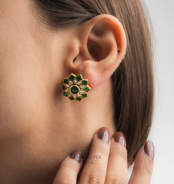 Swarna_Emerald_Flower_Kundan_Earrings