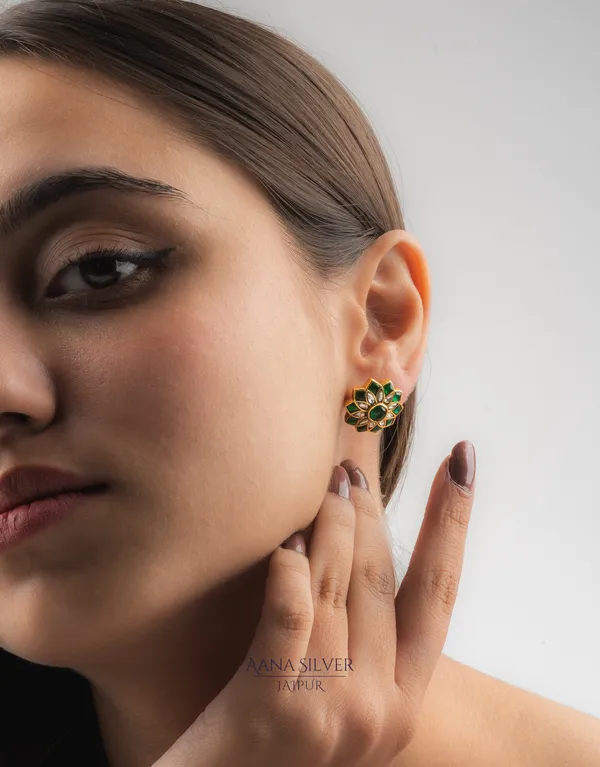 Swarna_Emerald_Flower_Kundan_Earrings