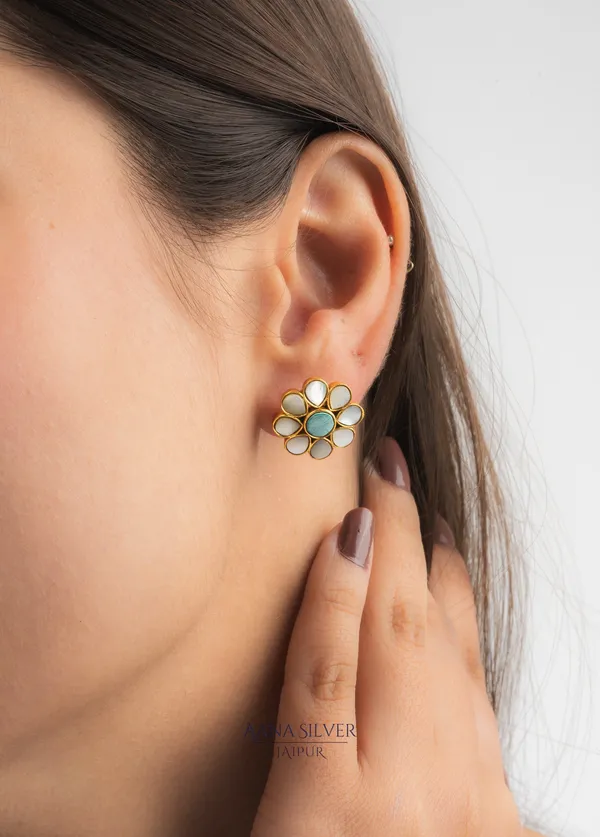 Swarna_Turquoise_Centered_Flower_Kundan_Earrings